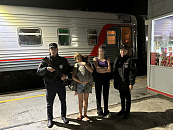Жительница Санкт-Петербурга, ехавшая из Адлера, перепутала поезда на стоянке и оставила двоих детей без присмотра