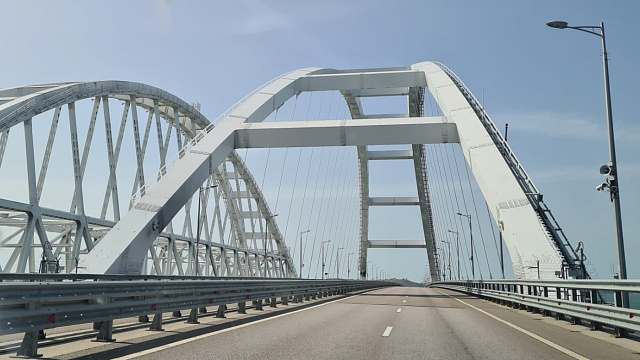 Движение по Крымскому мосту возобновили