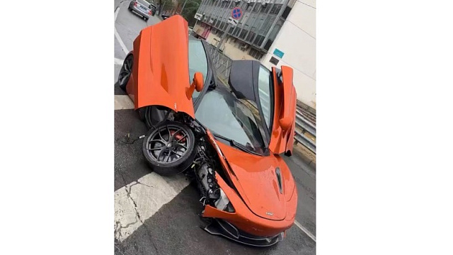 Каскадер Чеботарев влетел на McLaren в отбойник в Ростове