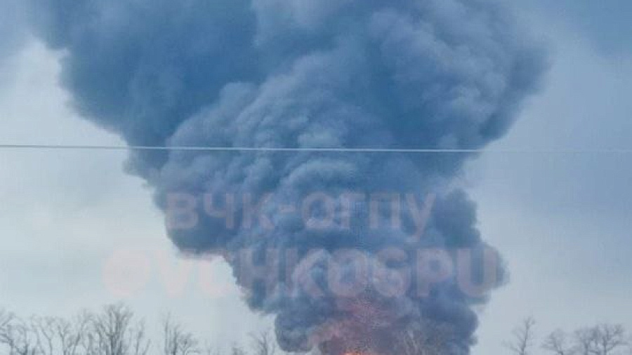 В Ставропольском крае перекрыли участок дороги из-за горящей на Кубани нефтебазы 