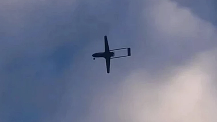 После массовой атаки беспилотников в Сочи загорелась крыша пансионата 