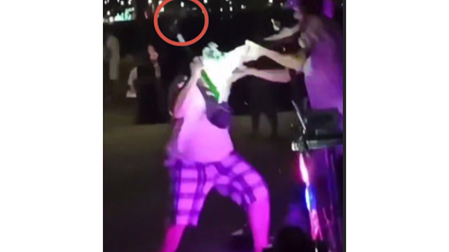 В Новороссийске задержали мужчину, разрубившего топором гитару уличного музыканта 