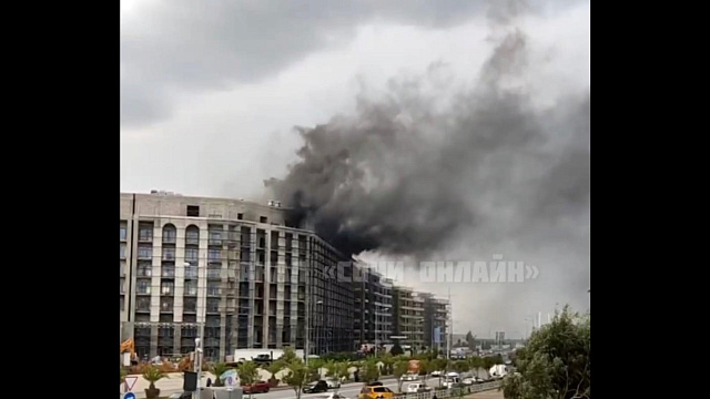 В Сочи на Олимпийском проспекте на площади 2,6 тыс. квадратных метров произошел пожар в элитном ЖК напротив стадиона «Фишт»