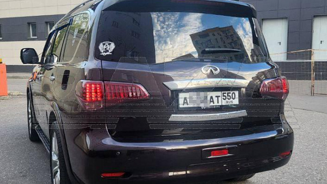 Суд лишил водителя Infiniti прав на полгода из-за номеров без флага РФ