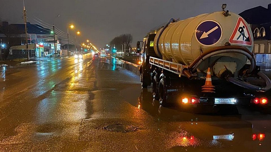 В Краснодаре из-за ливня подтопленными оказались 10 улиц