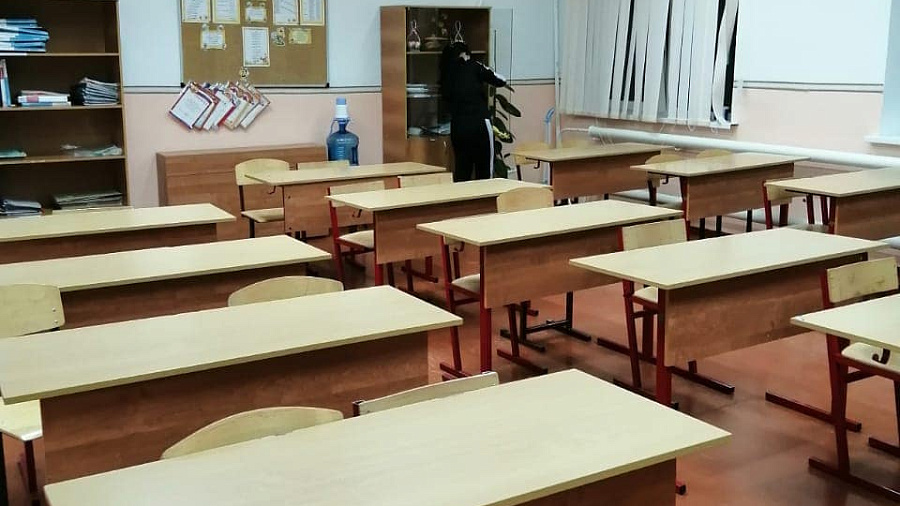 В Краснодарском крае закрыли школу после массового отравления детей на обеде