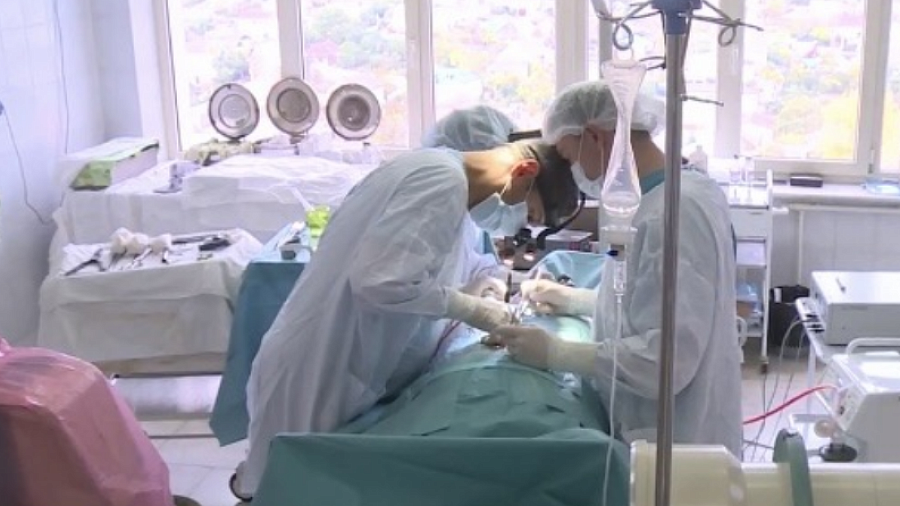 В Новороссийске врачи подняли на ноги мужчину после тяжелой травмы позвоночника, полученной при падении из окна