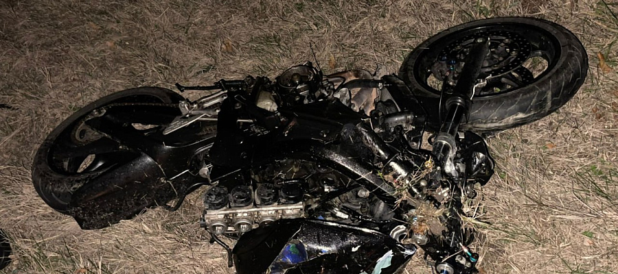 На Кубани мотоциклист врезался в легковушку и погиб