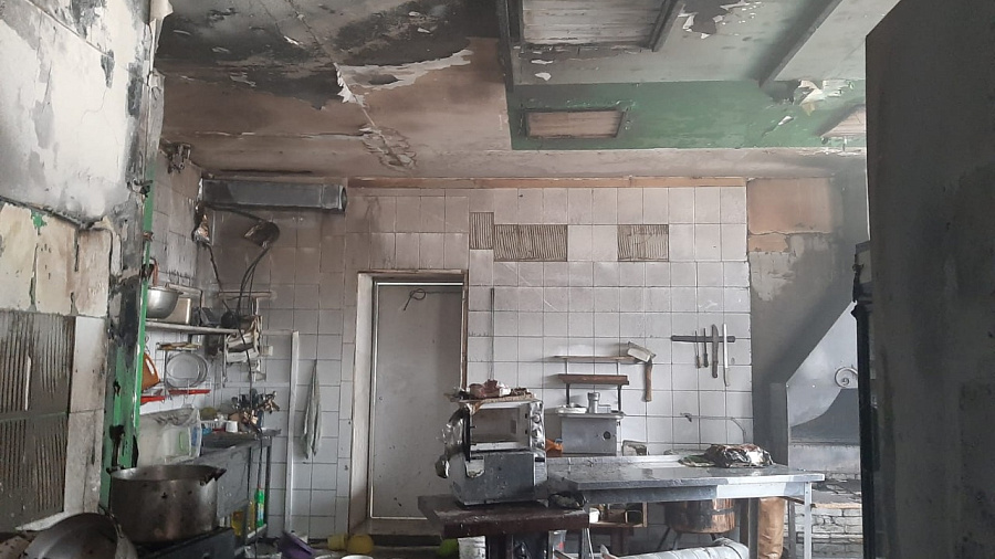 В Анапе во время пожара в кафе пострадали два человека