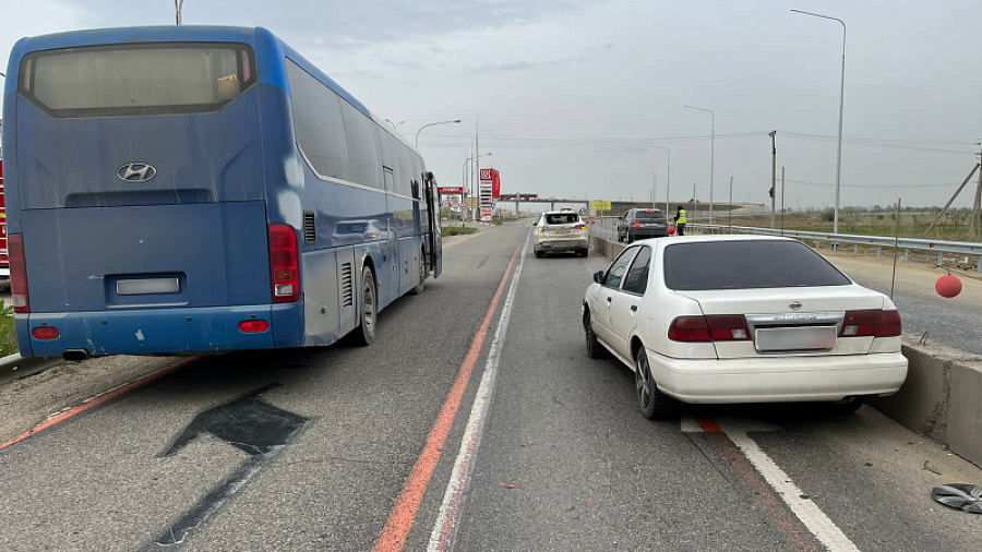 Пассажирский автобус «Крымск - Краснодар» попал в ДТП на трассе в Адыгее