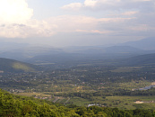 В Майкопе, а также горных курортах Адыгеи и Кубани в пятницу обещают контрастную погоду: ночные заморозки, днём +10°С и густой туман 