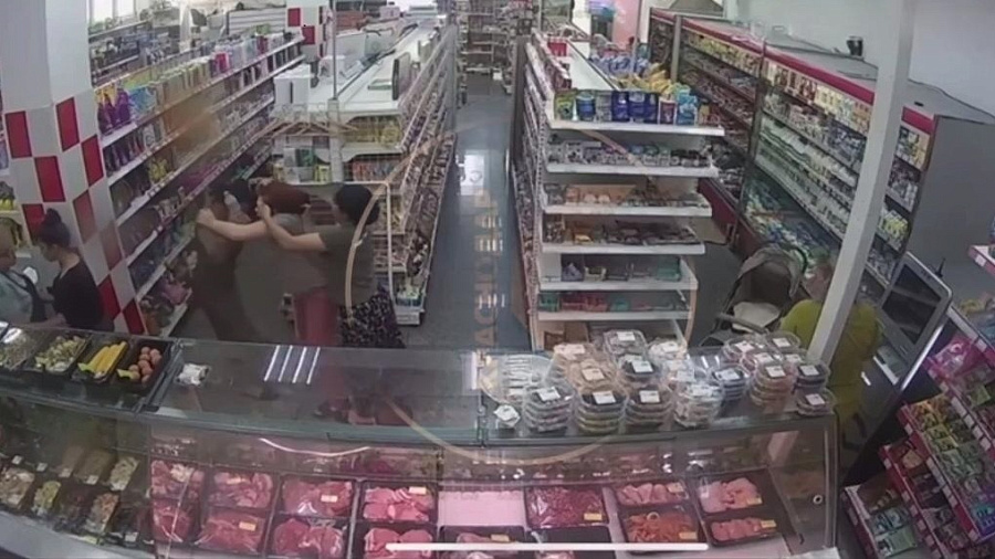 В Краснодаре драка из-за йогурта в магазине закончилась госпитализацией двух женщин