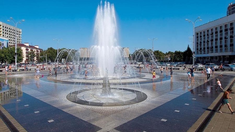 В Краснодаре музыка Петра Чайковского на выходных сопроводит работу главного городского фонтана