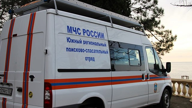 В Сочи спасли парня, который застрял в колючем лесу, собирая цветы для девушки