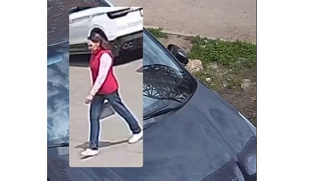 В Краснодаре агрессивная женщина нападает на незнакомок, нанося удары в живот