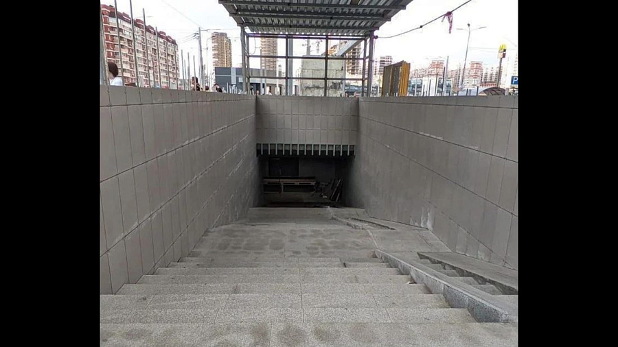 «Пандус страшный»: жители Краснодара пожаловались на неудобство нового подземного перехода на Московской