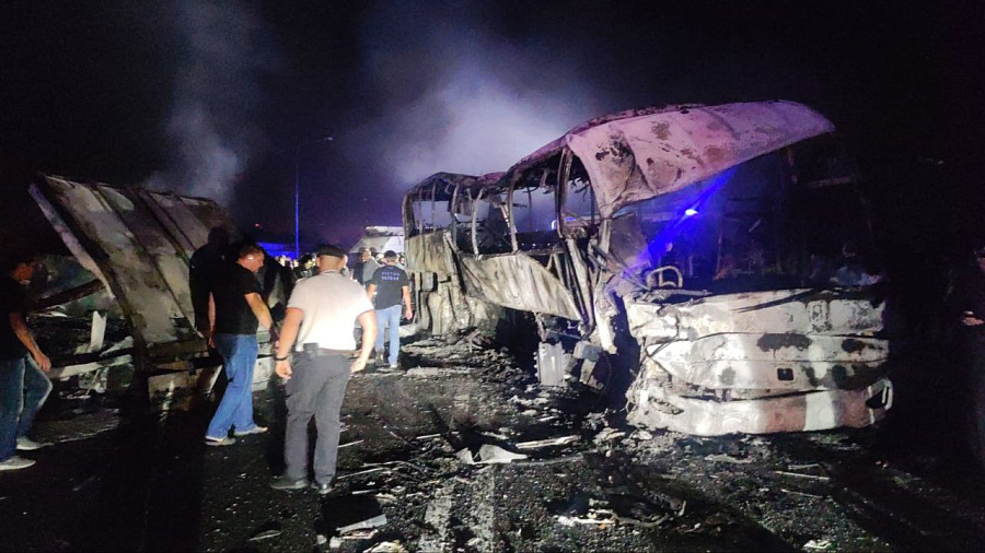Под Краснодаром пострадали более 20 человек в аварии с автобусом и грузовиком 
