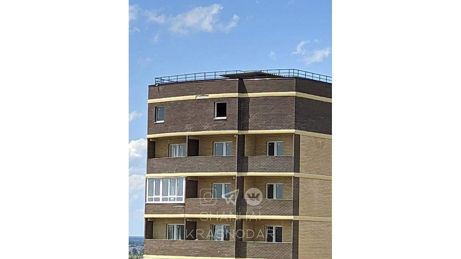 Жители Краснодара показали осыпающийся фасад новостройки в Прикубанском округе