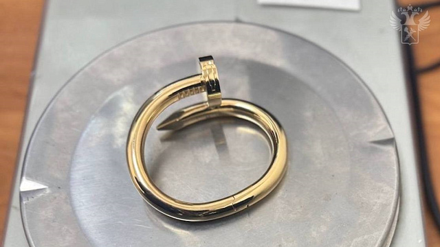 В аэропорту Сочи изъяли браслет Cartier за 5 миллионов у пассажирки из Дубая