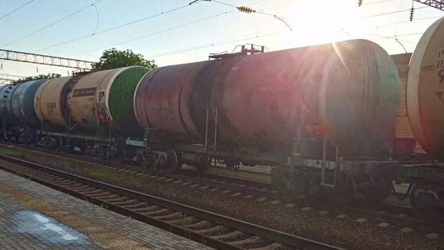 Школьник в Краснодаре получил мощный удар током на крыше поезда