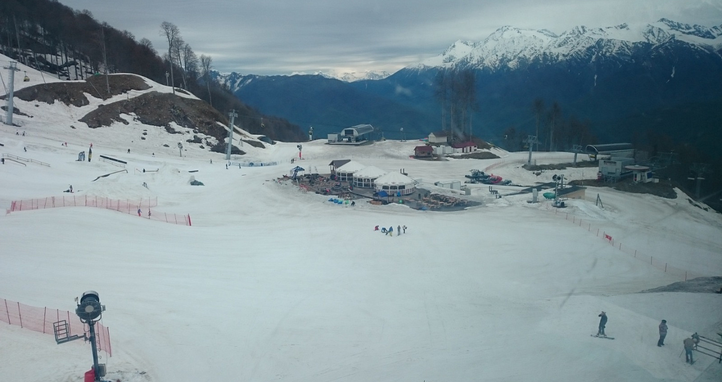 На территории Сочи и Сириуса продолжает бушевать непогода