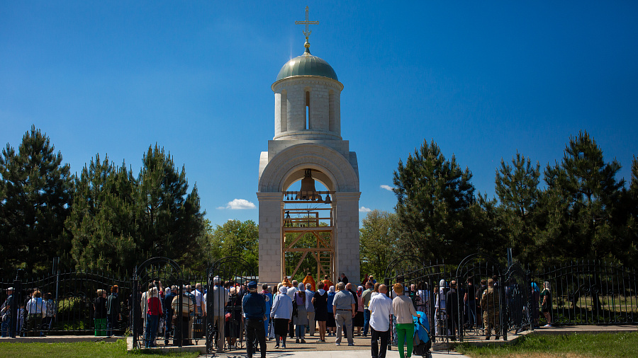 В Усть-Лабинском районе открылась белокаменная звонница с редким набором колоколов 