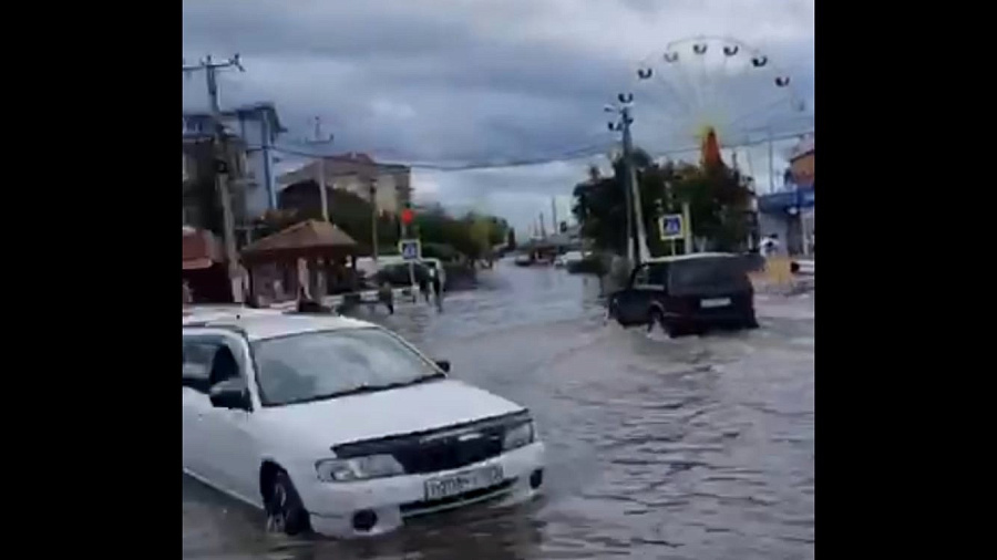 «Опять потоп»: блогер показал Анапу после мощных ливней. Видео