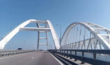 Полтысячи машин ожидают проезда по Крымскому мосту