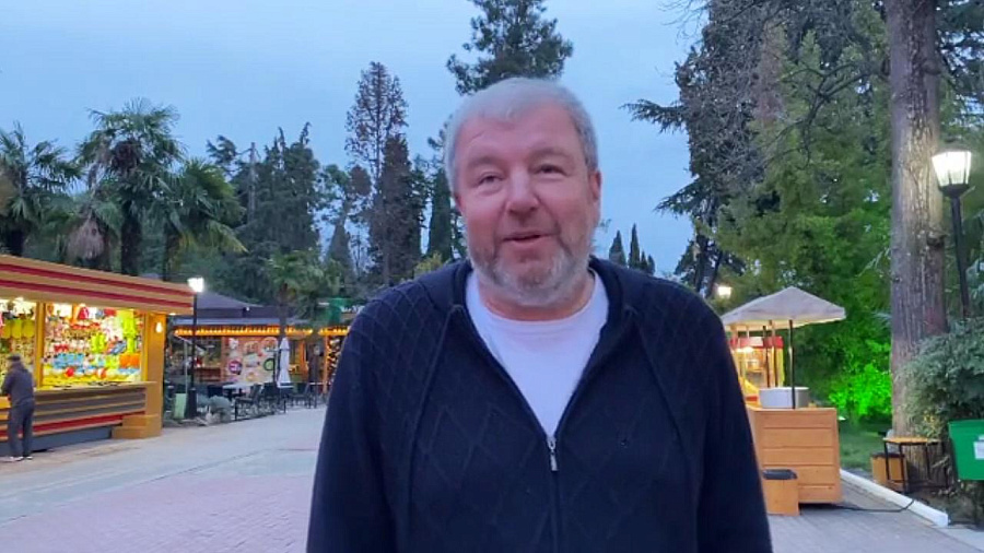 Популярный актёр Александр Робак восхитился парком «Ривьера» в Сочи (ВИДЕО)