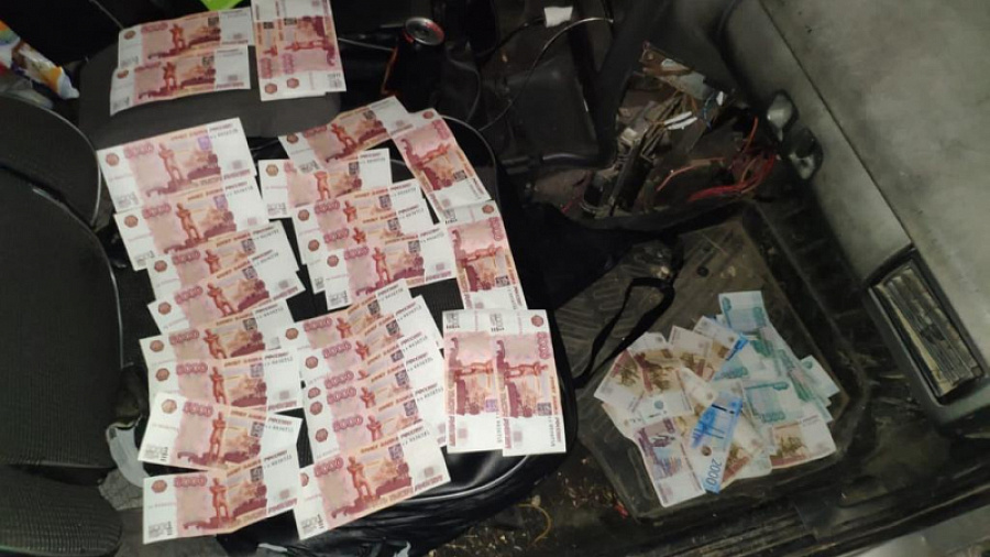 В Краснодаре полицейские поймали сбытчика фальшивых пятитысячных купюр