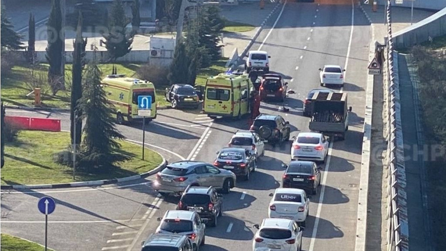 В Сочи движение на Дублёре Курортного проспекта парализовало серьезное ДТП