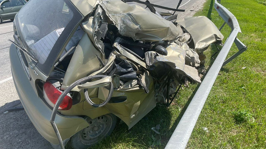 37-летняя женщина-водитель впала в кому после ДТП с грузовиком на трассе под Новороссийском