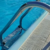 Грибок половых органов поразил двухлетнюю девочку в бассейне Краснодара