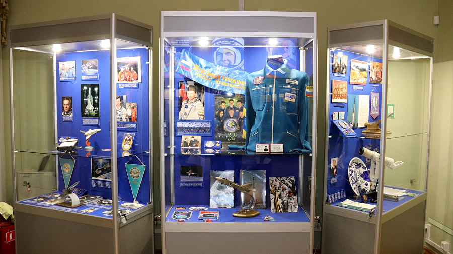 В Краснодаре открылась выставка «Покорители космоса», приуроченная к 60-летию полёта Ю.А.Гагарина