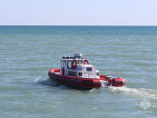 В Сочи спасатели помогли туристам, которых течением унесло в море 