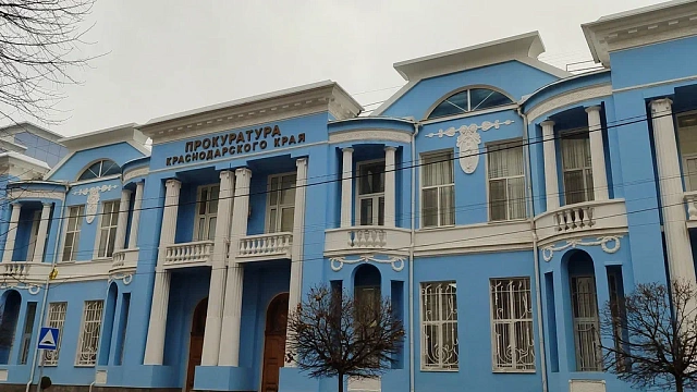 В школе Краснодара обнаружены нарушения после инцидента с давкой учеников в раздевалке