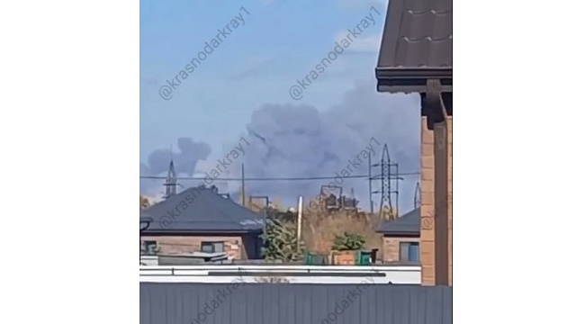 Пожар охватил 700 квадратных метров камыша у Крюковского водохранилища на Кубани