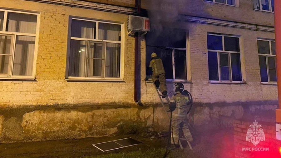 В Краснодаре из-за короткого замыкания произошел пожар в школе