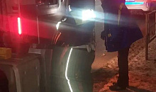 В Новороссийске инспекторы помогли дальнобойщику, оставшемуся на улице в минусовую погоду