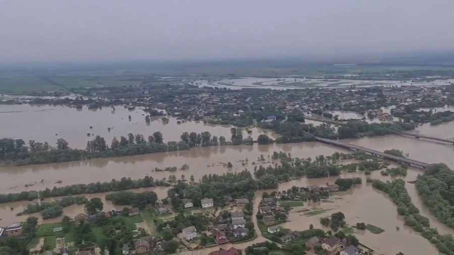 Жители Крымского района  напуганы резким повышением уровня воды в реке Кубань