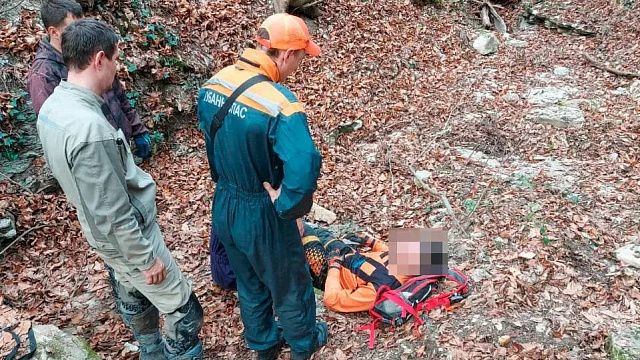 Мотоциклист сорвался со склона в Геленджике