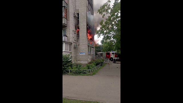 В Краснодаре из горящей 9-этажки эвакуировали 22 человека