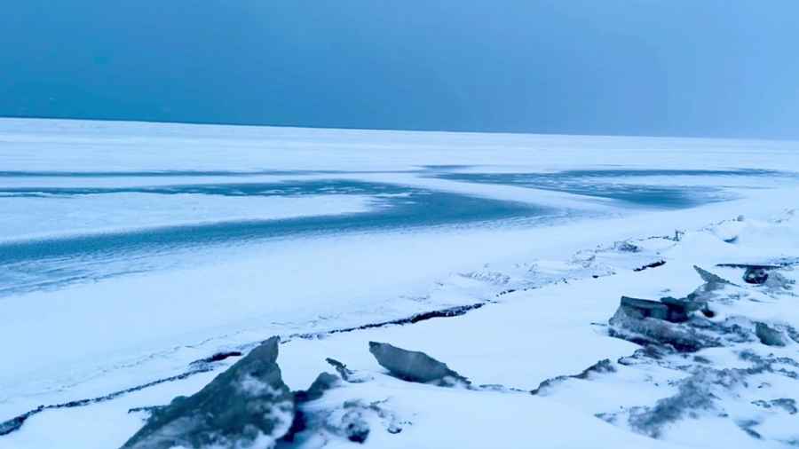 В Краснодарском крае Азовское море превратилось в каток из-за сильных морозов