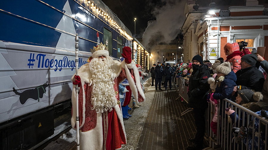 Поезд Деда Мороза прибывает в Сочи на празднование Нового года