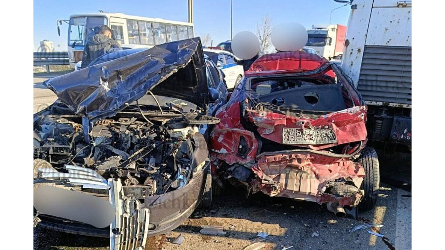 В центре Краснодара произошла массовая авария с участием 7 машин