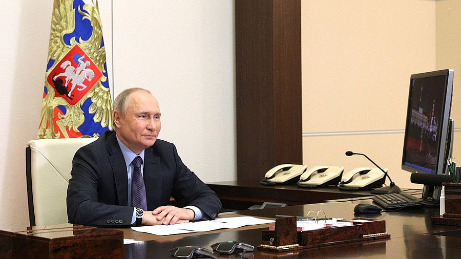 Журнал Time поместил на обложку изображение Путина в очках Байдена 