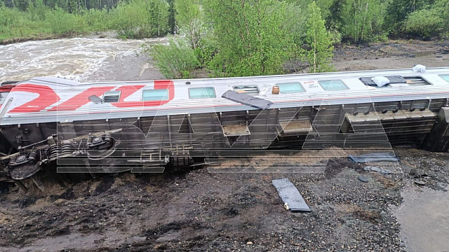 Около 70 пассажиров поезда Воркута — Новороссийск пострадали после схода вагонов с рельсов