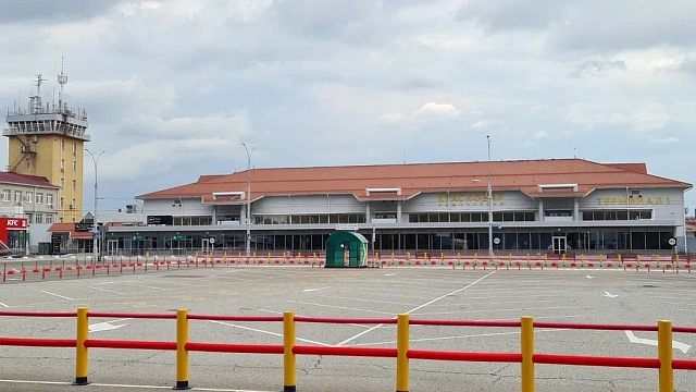 В аэропорту Краснодара задерживаются 9 рейсов после атак БПЛА