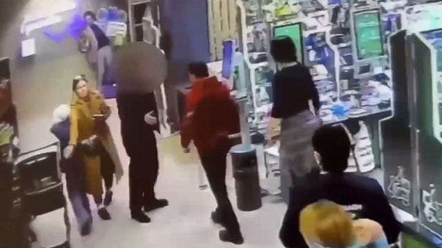 Пьяный грабитель с ножом разогнал продавцов в сочинском супермаркете