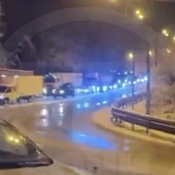 Федеральную трассу «Джубга-Сочи» сковала многокилометровая пробка из-за снегопада 